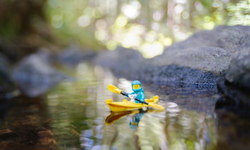Kayacking-the-rocky-river